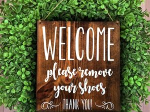 Please Remove Your Shoes Sign, Remove Shoe Sign, Welcome Door Sign, No Shoes Inside Sign, Entry Sign, Door Sign, Rustic Sign, Signs