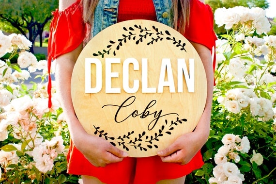 Round Baby Name Sign, Birth Announcement Sign, Nursery Sign, Newborn Photo Prop, Custom Name Sign, Baby Shower Gift, Engraved Baby Name Sign